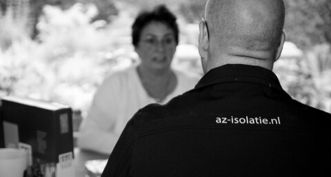 Contact az isolatie